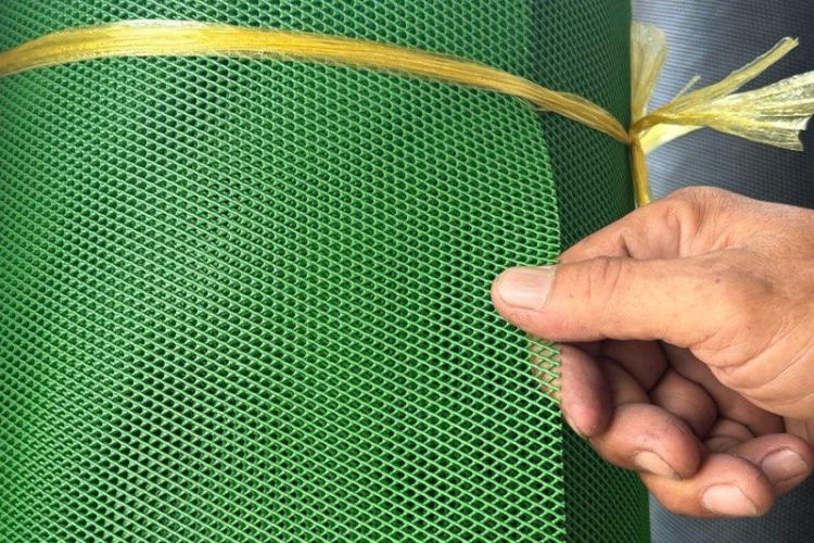Lưới nhựa ô 3li - Dùng làm vách ngăn - Khổ 1M/1M - Tính theo 1M tới - Màu xanh lá & đen trắng - Chức năng vách ngăn
