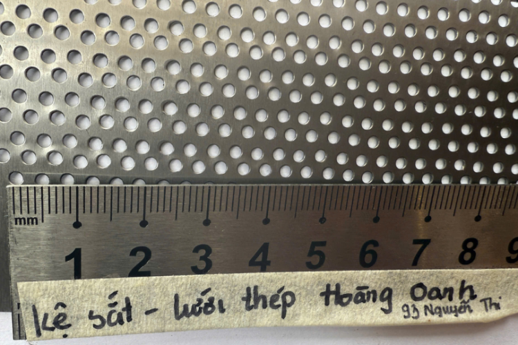 Tôn Lỗ ô 2li dày 4 zem 